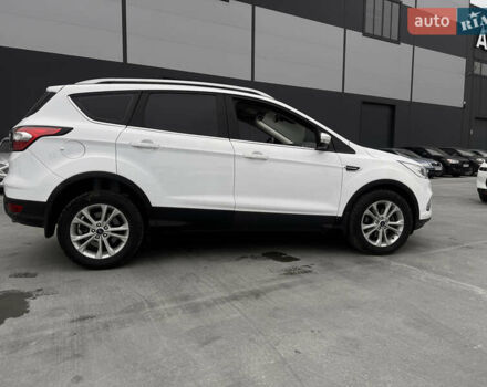 Форд Куга 2019 в Львове на Automoto.ua Белый Форд Куга, объемом двигателя 1.5 л и пробегом 80 тыс. км за 18000 $, фото 2 на Automoto.ua