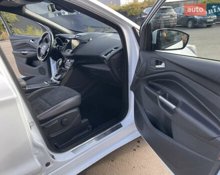 Білий Форд Куга, об'ємом двигуна 2 л та пробігом 248 тис. км за 17500 $, фото 27 на Automoto.ua