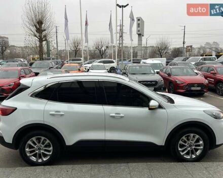 Белый Форд Куга, объемом двигателя 2 л и пробегом 91 тыс. км за 23800 $, фото 7 на Automoto.ua
