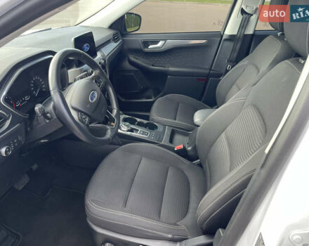 Белый Форд Куга, объемом двигателя 2 л и пробегом 85 тыс. км за 24000 $, фото 17 на Automoto.ua