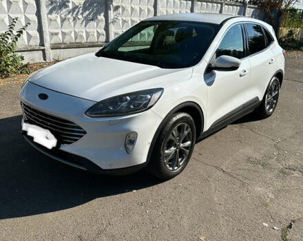 Білий Форд Куга, об'ємом двигуна 1.5 л та пробігом 144 тис. км за 21900 $, фото 26 на Automoto.ua