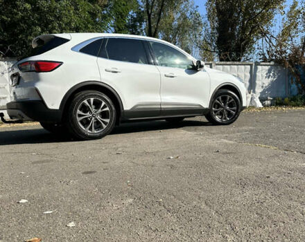 Білий Форд Куга, об'ємом двигуна 1.5 л та пробігом 144 тис. км за 21900 $, фото 10 на Automoto.ua