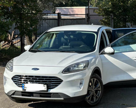 Білий Форд Куга, об'ємом двигуна 1.5 л та пробігом 144 тис. км за 21900 $, фото 2 на Automoto.ua
