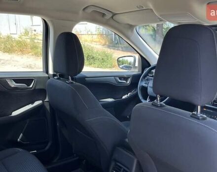 Белый Форд Куга, объемом двигателя 1.5 л и пробегом 86 тыс. км за 22500 $, фото 11 на Automoto.ua