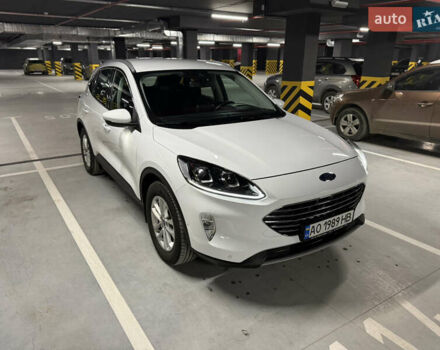 Белый Форд Куга, объемом двигателя 2 л и пробегом 60 тыс. км за 26000 $, фото 2 на Automoto.ua