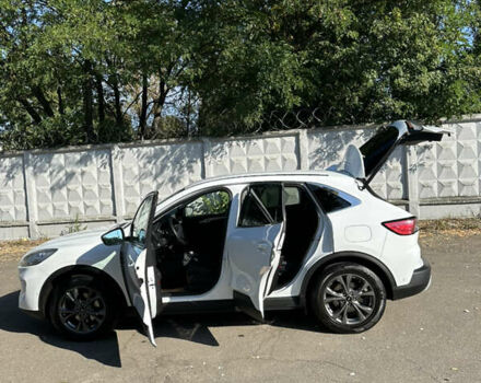 Білий Форд Куга, об'ємом двигуна 1.5 л та пробігом 144 тис. км за 21900 $, фото 16 на Automoto.ua