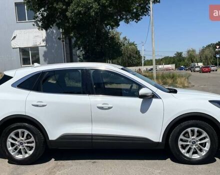 Белый Форд Куга, объемом двигателя 1.5 л и пробегом 86 тыс. км за 22500 $, фото 3 на Automoto.ua