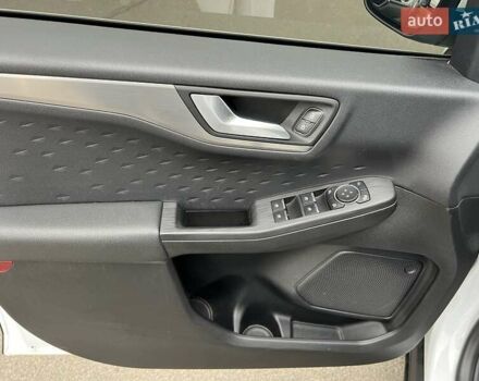 Белый Форд Куга, объемом двигателя 2 л и пробегом 91 тыс. км за 23800 $, фото 17 на Automoto.ua