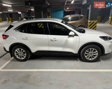 Белый Форд Куга, объемом двигателя 2 л и пробегом 60 тыс. км за 26000 $, фото 3 на Automoto.ua