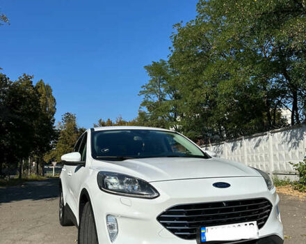 Білий Форд Куга, об'ємом двигуна 1.5 л та пробігом 144 тис. км за 21900 $, фото 6 на Automoto.ua