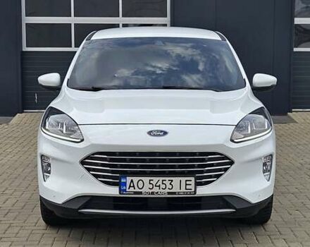 Белый Форд Куга, объемом двигателя 2 л и пробегом 208 тыс. км за 21800 $, фото 2 на Automoto.ua