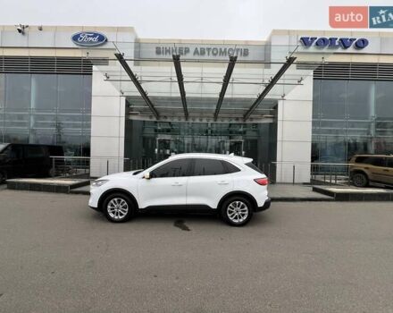 Белый Форд Куга, объемом двигателя 2 л и пробегом 91 тыс. км за 23800 $, фото 3 на Automoto.ua