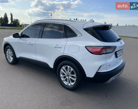 Белый Форд Куга, объемом двигателя 2 л и пробегом 85 тыс. км за 24000 $, фото 7 на Automoto.ua