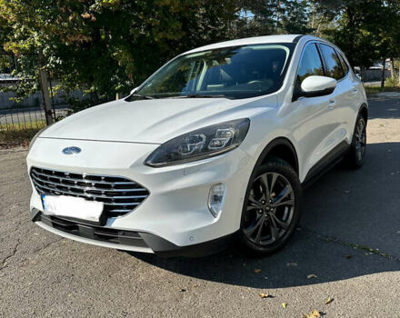 Білий Форд Куга, об'ємом двигуна 1.5 л та пробігом 144 тис. км за 21900 $, фото 3 на Automoto.ua