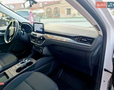 Белый Форд Куга, объемом двигателя 1.5 л и пробегом 86 тыс. км за 21399 $, фото 31 на Automoto.ua