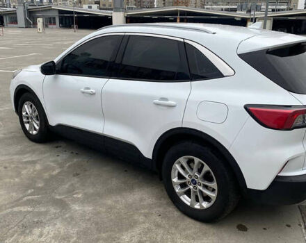 Белый Форд Куга, объемом двигателя 1.5 л и пробегом 54 тыс. км за 24600 $, фото 3 на Automoto.ua