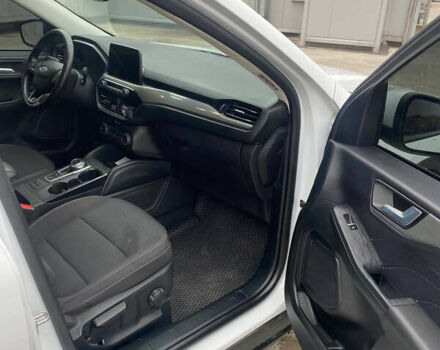 Белый Форд Куга, объемом двигателя 1.5 л и пробегом 54 тыс. км за 24600 $, фото 12 на Automoto.ua