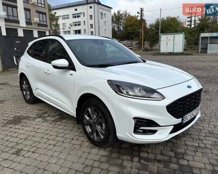 Белый Форд Куга, объемом двигателя 1.5 л и пробегом 31 тыс. км за 24200 $, фото 3 на Automoto.ua
