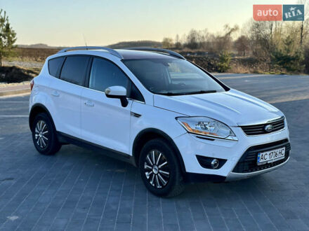 Форд Куга 2009 у Львові на Automoto.ua Білий Форд Куга, об'ємом двигуна 2 л та пробігом 300 тис. км за 12300 $, фото 1 на Automoto.ua