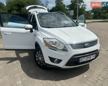 Білий Форд Куга, об'ємом двигуна 2 л та пробігом 322 тис. км за 9250 $, фото 1 на Automoto.ua