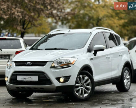 Белый Форд Куга, объемом двигателя 2.52 л и пробегом 60 тыс. км за 11900 $, фото 1 на Automoto.ua
