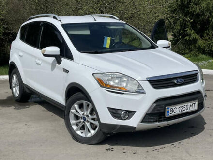 Форд Куга 2010 в Жидачов на Automoto.ua Белый Форд Куга, объемом двигателя 2 л и пробегом 225 тыс. км за 11800 $, фото 1 на Automoto.ua