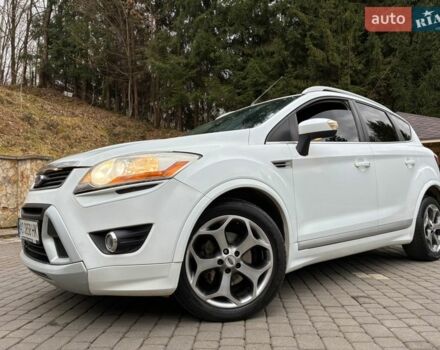 Белый Форд Куга, объемом двигателя 2.52 л и пробегом 200 тыс. км за 8499 $, фото 1 на Automoto.ua