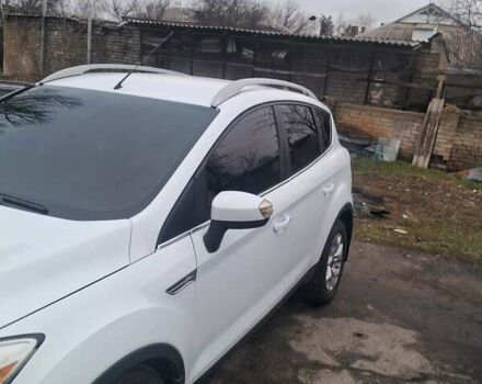 Белый Форд Куга, объемом двигателя 1.99 л и пробегом 300 тыс. км за 10500 $, фото 1 на Automoto.ua