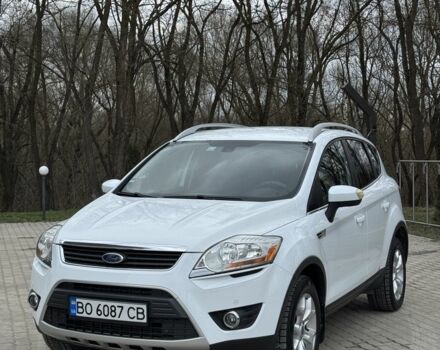 Белый Форд Куга, объемом двигателя 2 л и пробегом 244 тыс. км за 10400 $, фото 1 на Automoto.ua