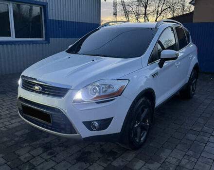 Белый Форд Куга, объемом двигателя 2 л и пробегом 172 тыс. км за 11999 $, фото 1 на Automoto.ua
