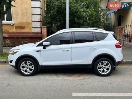 Форд Куга 2011 в Чернигове на Automoto.ua Белый Форд Куга, объемом двигателя 2 л и пробегом 194 тыс. км за 9900 $, фото 1 на Automoto.ua