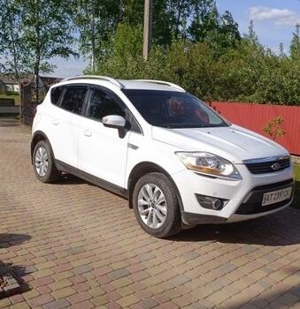Белый Форд Куга, объемом двигателя 2 л и пробегом 150 тыс. км за 10500 $, фото 1 на Automoto.ua