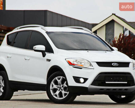 Белый Форд Куга, объемом двигателя 2 л и пробегом 218 тыс. км за 12000 $, фото 1 на Automoto.ua