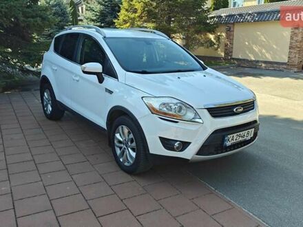 Форд Куга 2011 в Киеве на Automoto.ua Белый Форд Куга, объемом двигателя 2.52 л и пробегом 207 тыс. км за 9300 $, фото 1 на Automoto.ua