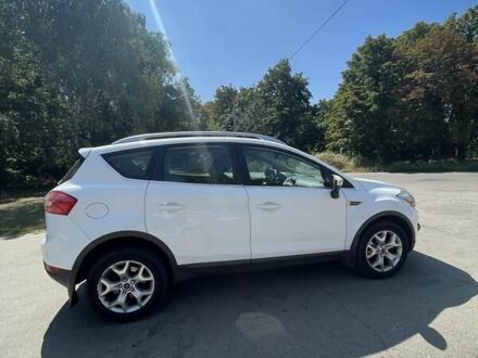 Форд Куга 2011 в Запорожье на Automoto.ua Белый Форд Куга, объемом двигателя 2 л и пробегом 300 тыс. км за 8900 $, фото 1 на Automoto.ua