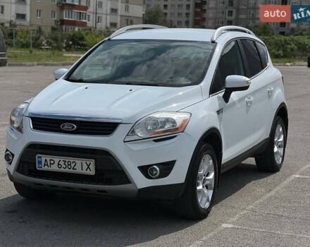 Белый Форд Куга, объемом двигателя 2 л и пробегом 259 тыс. км за 9799 $, фото 1 на Automoto.ua