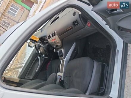 Белый Форд Куга, объемом двигателя 2 л и пробегом 182 тыс. км за 12100 $, фото 1 на Automoto.ua