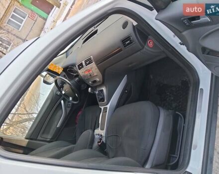 Белый Форд Куга, объемом двигателя 2 л и пробегом 182 тыс. км за 12100 $, фото 1 на Automoto.ua