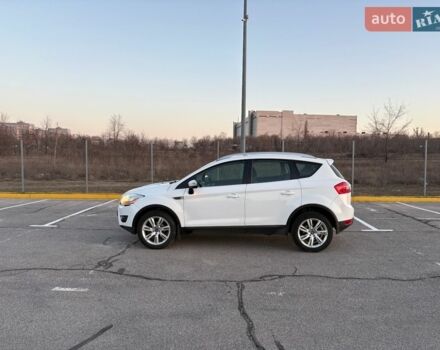 Белый Форд Куга, объемом двигателя 2 л и пробегом 204 тыс. км за 11000 $, фото 1 на Automoto.ua