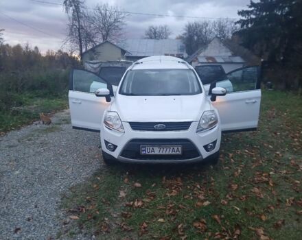 Белый Форд Куга, объемом двигателя 2 л и пробегом 200 тыс. км за 11000 $, фото 1 на Automoto.ua