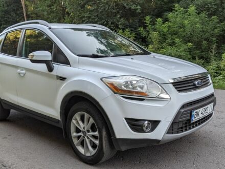 Белый Форд Куга, объемом двигателя 2 л и пробегом 290 тыс. км за 244 $, фото 1 на Automoto.ua