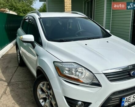 Белый Форд Куга, объемом двигателя 2 л и пробегом 225 тыс. км за 10500 $, фото 1 на Automoto.ua