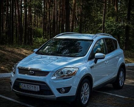 Белый Форд Куга, объемом двигателя 2 л и пробегом 176 тыс. км за 11000 $, фото 1 на Automoto.ua