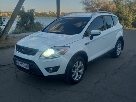 Белый Форд Куга, объемом двигателя 2 л и пробегом 220 тыс. км за 9077 $, фото 1 на Automoto.ua