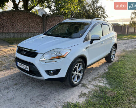 Белый Форд Куга, объемом двигателя 2 л и пробегом 160 тыс. км за 10500 $, фото 1 на Automoto.ua