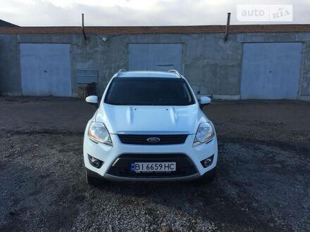 Форд Куга 2012 в Полтаве на Automoto.ua Белый Форд Куга, объемом двигателя 2 л и пробегом 140 тыс. км за 12000 $, фото 1 на Automoto.ua