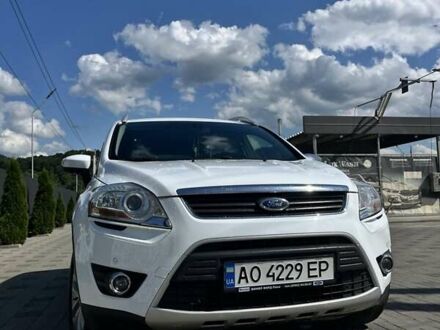 Білий Форд Куга, об'ємом двигуна 2 л та пробігом 145 тис. км за 10000 $, фото 1 на Automoto.ua