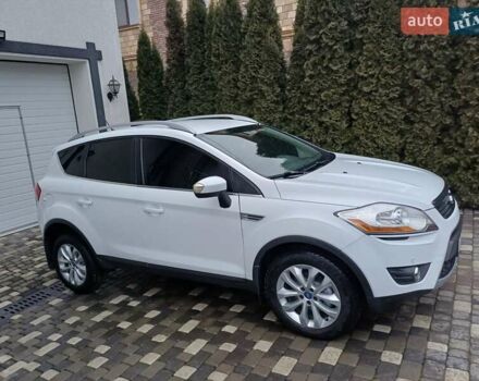Белый Форд Куга, объемом двигателя 2 л и пробегом 150 тыс. км за 11900 $, фото 1 на Automoto.ua