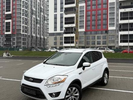 Белый Форд Куга, объемом двигателя 2 л и пробегом 272 тыс. км за 11499 $, фото 1 на Automoto.ua