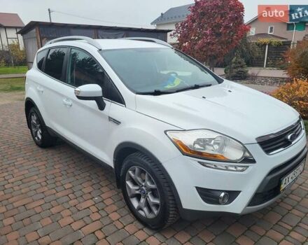 Белый Форд Куга, объемом двигателя 2 л и пробегом 198 тыс. км за 12000 $, фото 1 на Automoto.ua
